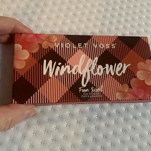 Violet Voss eyeshadow palette. Rose gold brown. Sparkle and matte. New. Unused.